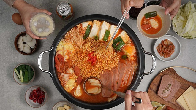 Món bán đầy vỉa hè Việt lên đài Hàn Quốc, một suất 3-4 người ăn, du khách nhận xét: "Đúng là tuyệt tác!"- Ảnh 6. Món bán đầy vỉa hè Việt lên đài Hàn Quốc, một suất 3-4 người ăn, du khách nhận xét: "Đúng là tuyệt tác!"- Ảnh 6.