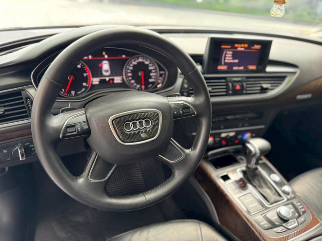 Audi A7 từng đổi được 76 cây vàng nay bán lại chưa được 4 cây, rẻ ngang Vios 'đập hộp' sau 12 năm lăn bánh- Ảnh 6. Audi A7 từng đổi được 76 cây vàng nay bán lại chưa được 4 cây, rẻ ngang Vios 'đập hộp' sau 12 năm lăn bánh- Ảnh 6.