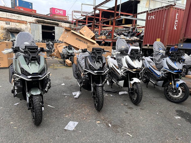 Vừa về đầy cảng xe tay ga dân phượt thích mê, cốp rộng gấp rưỡi Lead, động cơ khỏe hơn của Honda, Yamaha- Ảnh 3. Vừa về đầy cảng xe tay ga dân phượt thích mê, cốp rộng gấp rưỡi Lead, động cơ khỏe hơn của Honda, Yamaha- Ảnh 3.