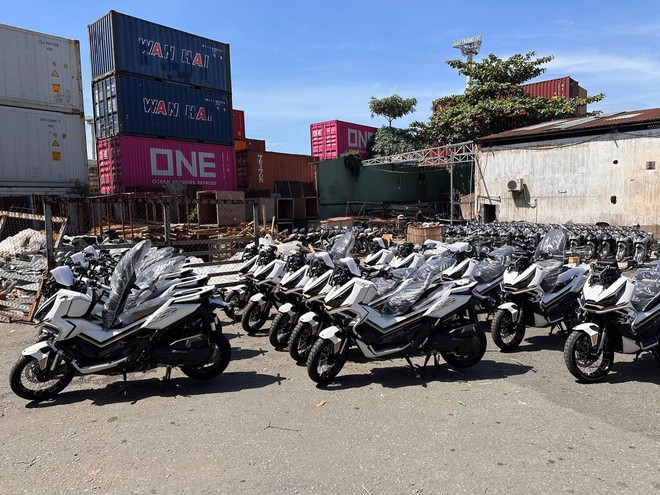 Vừa về đầy cảng xe tay ga dân phượt thích mê, cốp rộng gấp rưỡi Lead, động cơ khỏe hơn của Honda, Yamaha- Ảnh 5. Vừa về đầy cảng xe tay ga dân phượt thích mê, cốp rộng gấp rưỡi Lead, động cơ khỏe hơn của Honda, Yamaha- Ảnh 5.