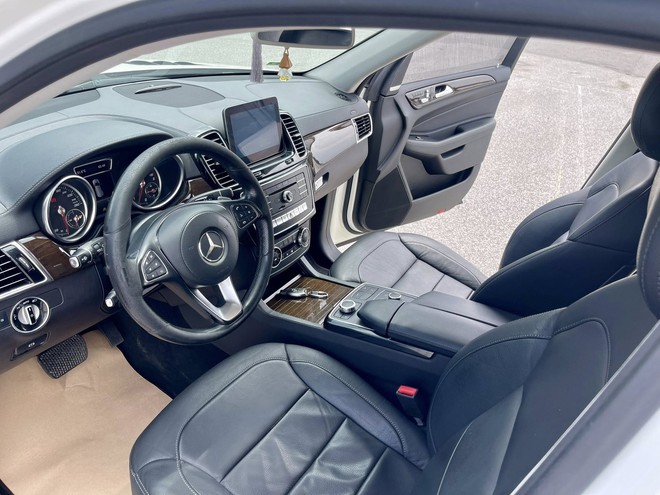 Có 1,5 tỷ, thay vì Everest có thể mua Mercedes-Benz GLS 350d: Được xe Đức sang chảnh nhưng đổi lại đã hết 'nguyên tem' tới 8 năm- Ảnh 6. Có 1,5 tỷ, thay vì Everest có thể mua Mercedes-Benz GLS 350d: Được xe Đức sang chảnh nhưng đổi lại đã hết 'nguyên tem' tới 8 năm- Ảnh 6.