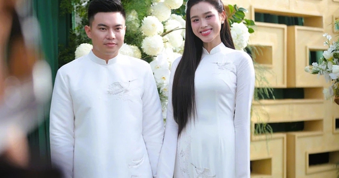 Hoa hậu Việt Nam 2020 Đỗ Thị Hà rạng rỡ bên chồng sắp cưới là thiếu gia Nguyễn Viết Vương tại lễ nạp tài, sáng 16/10. Ảnh: NLĐ Hoa hậu Việt Nam 2020 Đỗ Thị Hà rạng rỡ bên chồng sắp cưới là thiếu gia Nguyễn Viết Vương tại lễ nạp tài, sáng 16/10. Ảnh: NLĐ