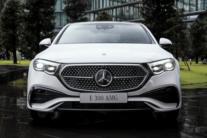 Mercedes-Benz E-Class 2025 ra mắt Việt Nam: Giá từ 2,449 tỷ đồng, thiết kế lột xác, màn hình khủng tràn táp-lô, có ADAS đáp trả 5 Series- Ảnh 15.