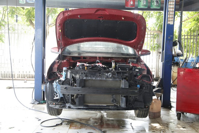 Sau lũ lịch sử, ô tô tiền tỷ bị ngập nước nằm chờ 'cấp cứu'- Ảnh 3. Sau lũ lịch sử, ô tô tiền tỷ bị ngập nước nằm chờ 'cấp cứu'- Ảnh 3.