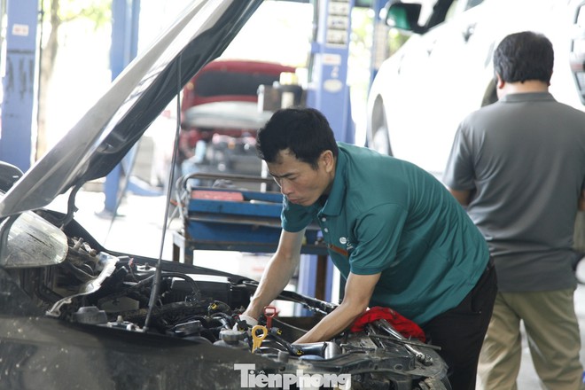 Sau lũ lịch sử, ô tô tiền tỷ bị ngập nước nằm chờ 'cấp cứu'- Ảnh 14. Sau lũ lịch sử, ô tô tiền tỷ bị ngập nước nằm chờ 'cấp cứu'- Ảnh 14.