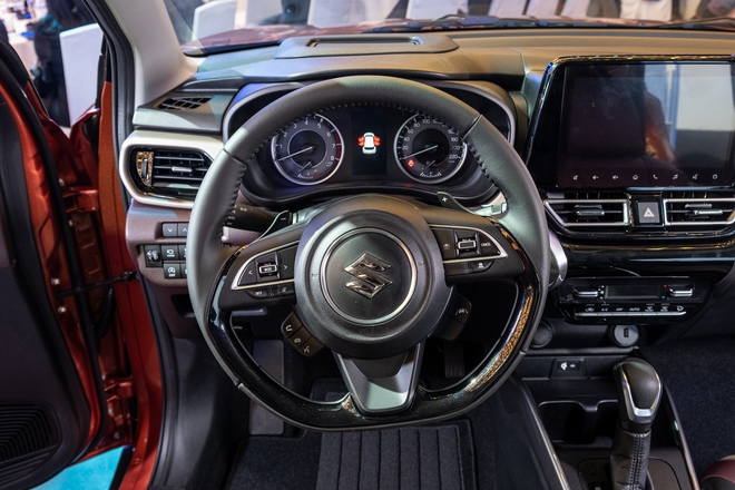 Suzuki Fronx ra mắt Việt Nam: Giá 520-649 triệu đồng, 3 phiên bản, có động cơ hybrid, ADAS, màn hình HUD- Ảnh 8.