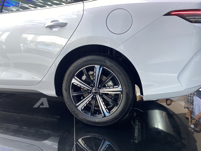 BYD Seal 5 ra mắt Việt Nam: Giá 696 triệu đồng, cùng cỡ Civic, máy hybrid cắm sạc tiêu thụ 3,8 lít/100km- Ảnh 5. BYD Seal 5 ra mắt Việt Nam: Giá 696 triệu đồng, cùng cỡ Civic, máy hybrid cắm sạc tiêu thụ 3,8 lít/100km- Ảnh 5.