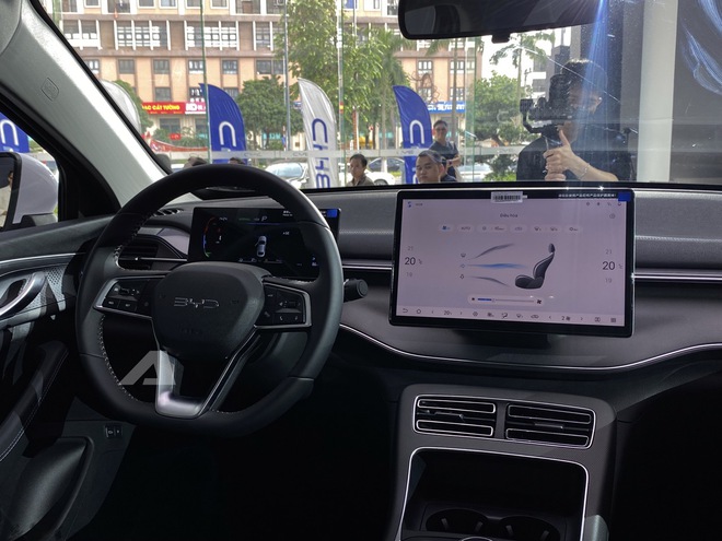 BYD Seal 5 ra mắt Việt Nam: Giá 696 triệu đồng, cùng cỡ Civic, máy hybrid cắm sạc tiêu thụ 3,8 lít/100km- Ảnh 9. BYD Seal 5 ra mắt Việt Nam: Giá 696 triệu đồng, cùng cỡ Civic, máy hybrid cắm sạc tiêu thụ 3,8 lít/100km- Ảnh 9.