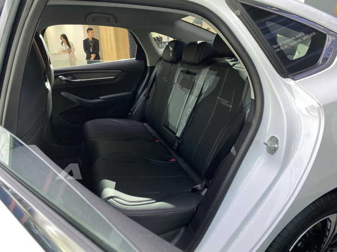 BYD Seal 5 ra mắt Việt Nam: Giá 696 triệu đồng, cùng cỡ Civic, máy hybrid cắm sạc tiêu thụ 3,8 lít/100km- Ảnh 11. BYD Seal 5 ra mắt Việt Nam: Giá 696 triệu đồng, cùng cỡ Civic, máy hybrid cắm sạc tiêu thụ 3,8 lít/100km- Ảnh 11.