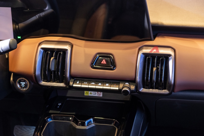 Suzuki eVitara bất ngờ xuất hiện tại Việt Nam: SUV thuần điện ngang cỡ VF 6, đi được tối đa 500km/lần sạc- Ảnh 16.