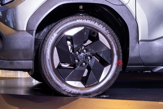 Suzuki eVitara bất ngờ xuất hiện tại Việt Nam: SUV thuần điện ngang cỡ VF 6, đi được tối đa 500km/lần sạc- Ảnh 4.