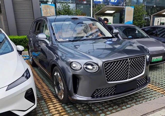 Chiếc xe này trông rất Bentley Bentayga nhưng thực tế là...- Ảnh 5.