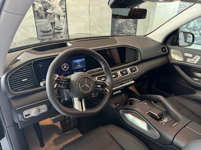 Cận cảnh Mercedes-Benz GLS 450 bản kỷ niệm 30 năm tại Việt Nam: Giới hạn 30 chiếc, giá tăng hơn 300 triệu đồng, ngoại thất khác biệt, thêm tiện nghi hàng ghế 2- Ảnh 11.