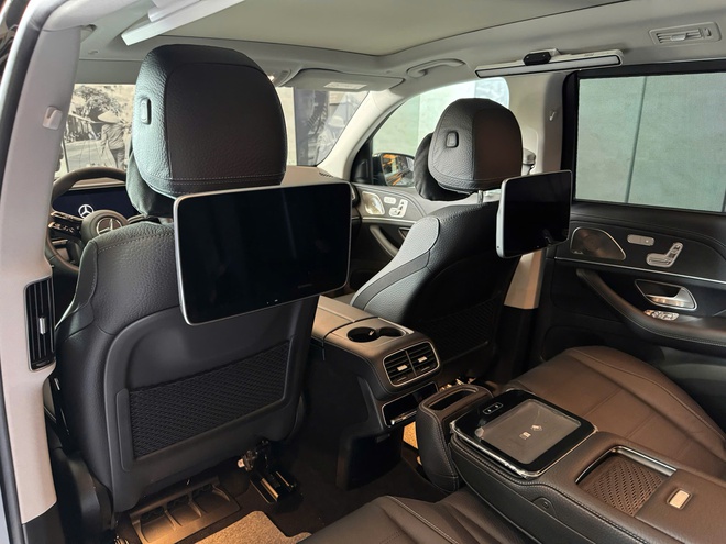 Cận cảnh Mercedes-Benz GLS 450 bản kỷ niệm 30 năm tại Việt Nam: Giới hạn 30 chiếc, giá tăng hơn 300 triệu đồng, ngoại thất khác biệt, thêm tiện nghi hàng ghế 2- Ảnh 12.