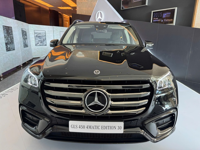 Cận cảnh Mercedes-Benz GLS 450 bản kỷ niệm 30 năm tại Việt Nam: Giới hạn 30 chiếc, giá tăng hơn 300 triệu đồng, ngoại thất khác biệt, thêm tiện nghi hàng ghế 2- Ảnh 6.