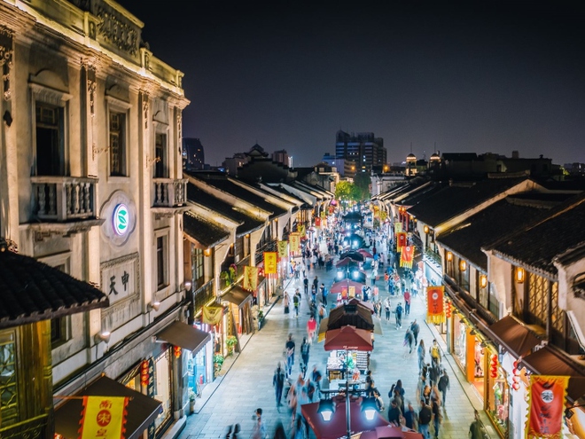 Cảnh tượng tại Tây Hồ ngay lúc này: Nhiều người không tin nổi, nhận xét: "Thật sự không dám tưởng tượng!"- Ảnh 4. Cảnh tượng tại Tây Hồ ngay lúc này: Nhiều người không tin nổi, nhận xét: "Thật sự không dám tưởng tượng!"- Ảnh 4.