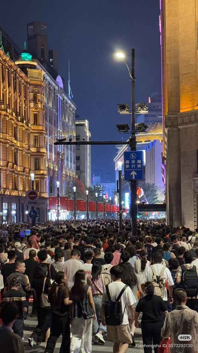 Cảnh tượng tại Tây Hồ ngay lúc này: Nhiều người không tin nổi, nhận xét: "Thật sự không dám tưởng tượng!"- Ảnh 7. Cảnh tượng tại Tây Hồ ngay lúc này: Nhiều người không tin nổi, nhận xét: "Thật sự không dám tưởng tượng!"- Ảnh 7.