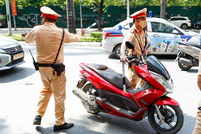 Tài xế vừa đi tù hơn 10 năm vi phạm nồng độ: Phân trần không biết luật rồi bỏ xe đi về- Ảnh 15. Tài xế vừa đi tù hơn 10 năm vi phạm nồng độ: Phân trần không biết luật rồi bỏ xe đi về- Ảnh 15.