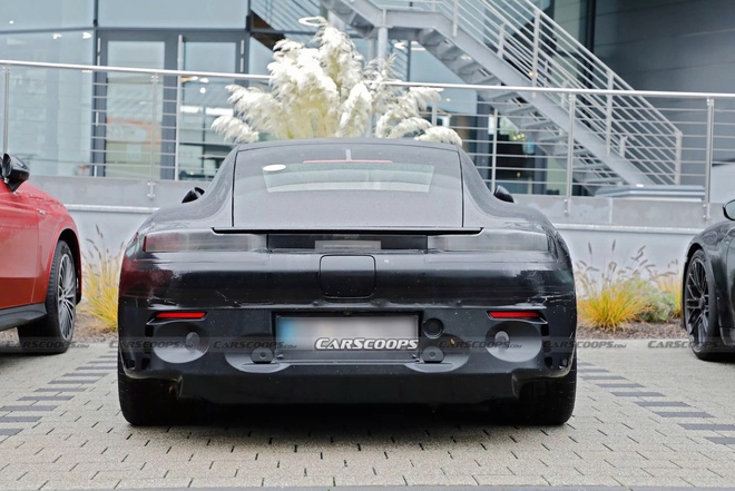 Porsche 718 EV lộ ảnh chạy thử: Đèn giống Taycan, hốc gió giống 911, tăng tốc 0-100km/h dưới 4 giây- Ảnh 11. Porsche 718 EV lộ ảnh chạy thử: Đèn giống Taycan, hốc gió giống 911, tăng tốc 0-100km/h dưới 4 giây- Ảnh 11.