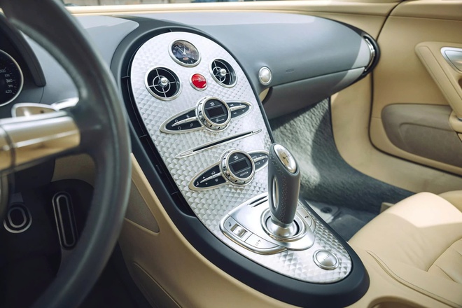 Đỉnh cao như Bugatti Veyron: Xe cũ không màu sơn, đã 18 năm tuổi vẫn có thể bán lại với giá quy đổi 60 tỷ đồng- Ảnh 14. Đỉnh cao như Bugatti Veyron: Xe cũ không màu sơn, đã 18 năm tuổi vẫn có thể bán lại với giá quy đổi 60 tỷ đồng- Ảnh 14.