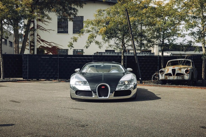 Đỉnh cao như Bugatti Veyron: Xe cũ không màu sơn, đã 18 năm tuổi vẫn có thể bán lại với giá quy đổi 60 tỷ đồng- Ảnh 4. Đỉnh cao như Bugatti Veyron: Xe cũ không màu sơn, đã 18 năm tuổi vẫn có thể bán lại với giá quy đổi 60 tỷ đồng- Ảnh 4.
