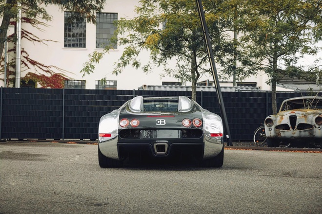 Đỉnh cao như Bugatti Veyron: Xe cũ không màu sơn, đã 18 năm tuổi vẫn có thể bán lại với giá quy đổi 60 tỷ đồng- Ảnh 7. Đỉnh cao như Bugatti Veyron: Xe cũ không màu sơn, đã 18 năm tuổi vẫn có thể bán lại với giá quy đổi 60 tỷ đồng- Ảnh 7.