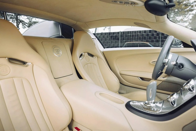 Đỉnh cao như Bugatti Veyron: Xe cũ không màu sơn, đã 18 năm tuổi vẫn có thể bán lại với giá quy đổi 60 tỷ đồng- Ảnh 16. Đỉnh cao như Bugatti Veyron: Xe cũ không màu sơn, đã 18 năm tuổi vẫn có thể bán lại với giá quy đổi 60 tỷ đồng- Ảnh 16.