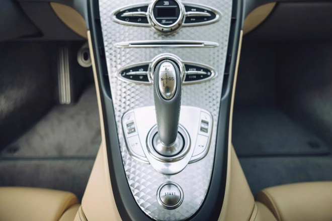 Đỉnh cao như Bugatti Veyron: Xe cũ không màu sơn, đã 18 năm tuổi vẫn có thể bán lại với giá quy đổi 60 tỷ đồng- Ảnh 15. Đỉnh cao như Bugatti Veyron: Xe cũ không màu sơn, đã 18 năm tuổi vẫn có thể bán lại với giá quy đổi 60 tỷ đồng- Ảnh 15.