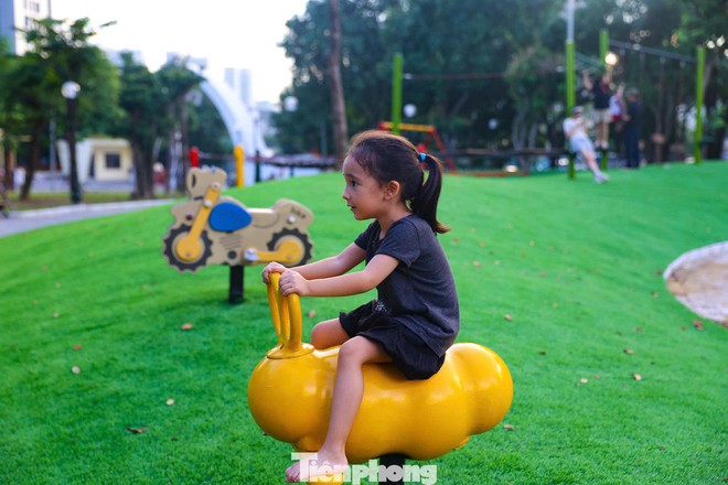 Người dân háo hức trải nghiệm không gian xanh mới tại Hà Nội- Ảnh 22.