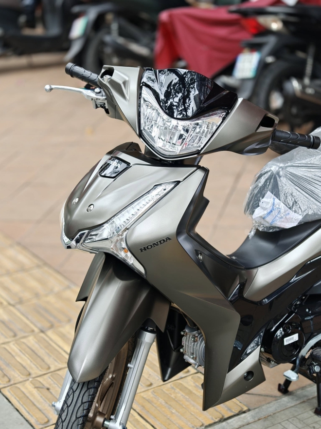 Honda Wave 125 bản mới cực đẹp bất ngờ về đại lý Việt: Xịn hơn Future, siêu tiết kiệm xăng 1,46L/100km- Ảnh 2.