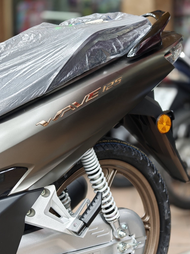 Honda Wave 125 bản mới cực đẹp bất ngờ về đại lý Việt: Xịn hơn Future, siêu tiết kiệm xăng 1,46L/100km- Ảnh 4.