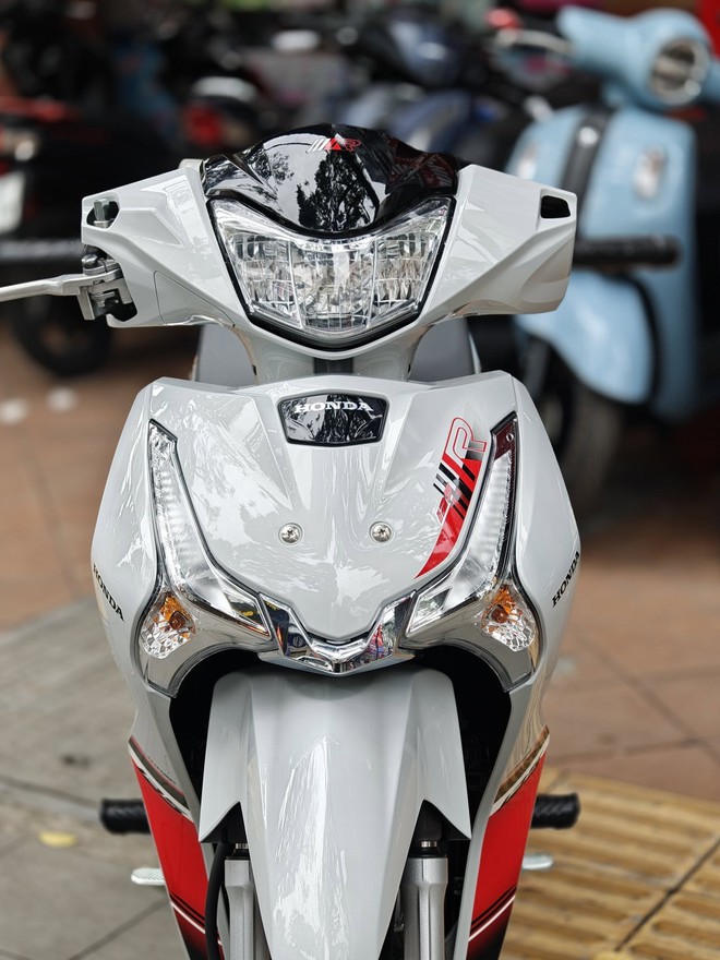 Honda Wave 125 bản mới cực đẹp bất ngờ về đại lý Việt: Xịn hơn Future, siêu tiết kiệm xăng 1,46L/100km- Ảnh 6.