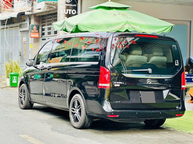 Giá chưa đến 1 tỷ đồng, chiếc Mercedes-Benz này rộng rãi như Carnival, có treo thích ứng nhưng chạy 'không tốn một giọt xăng'- Ảnh 3.