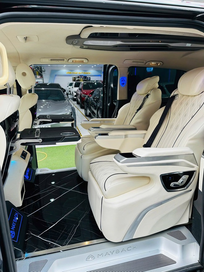Giá chưa đến 1 tỷ đồng, chiếc Mercedes-Benz này rộng rãi như Carnival, có treo thích ứng nhưng chạy 'không tốn một giọt xăng'- Ảnh 10.