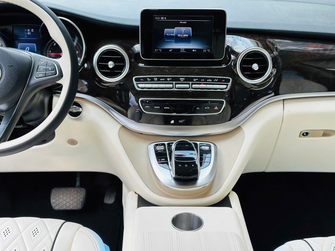 Giá chưa đến 1 tỷ đồng, chiếc Mercedes-Benz này rộng rãi như Carnival, có treo thích ứng nhưng chạy 'không tốn một giọt xăng'- Ảnh 7.
