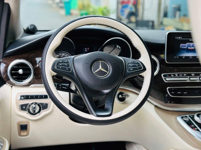 Giá chưa đến 1 tỷ đồng, chiếc Mercedes-Benz này rộng rãi như Carnival, có treo thích ứng nhưng chạy 'không tốn một giọt xăng'- Ảnh 6.