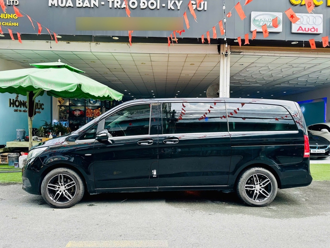 Giá chưa đến 1 tỷ đồng, chiếc Mercedes-Benz này rộng rãi như Carnival, có treo thích ứng nhưng chạy 'không tốn một giọt xăng'- Ảnh 4.