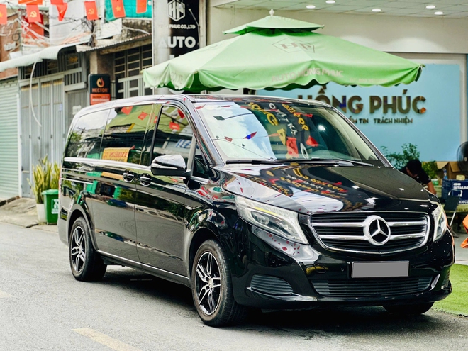 Giá chưa đến 1 tỷ đồng, chiếc Mercedes-Benz này rộng rãi như Carnival, có treo thích ứng nhưng chạy 'không tốn một giọt xăng'- Ảnh 2.