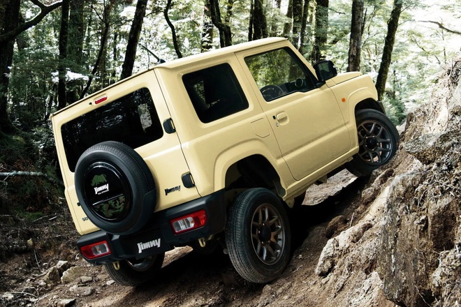 Suzuki Jimny hết thời bị ch&ecirc; 'đắt m&agrave; chẳng c&oacute; g&igrave;': M&agrave;n mượn Swift, bổ sung ADAS- Ảnh 11.
