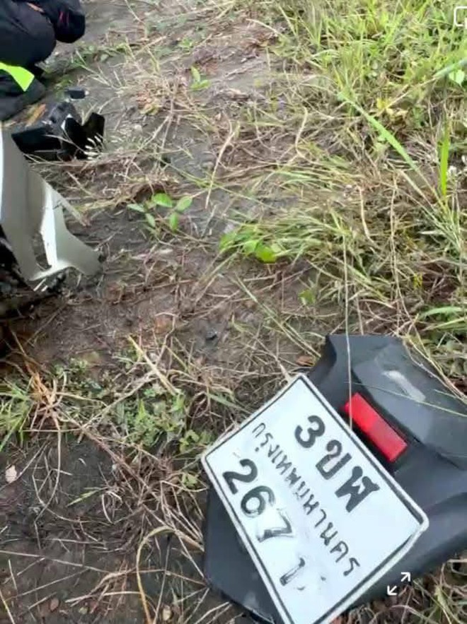 Xe Honda Thái gãy đôi sau tai nạn nhưng người lái chỉ bị thương nhẹ nhờ thứ rất lạ: CSGT cũng dùng xe này- Ảnh 4.