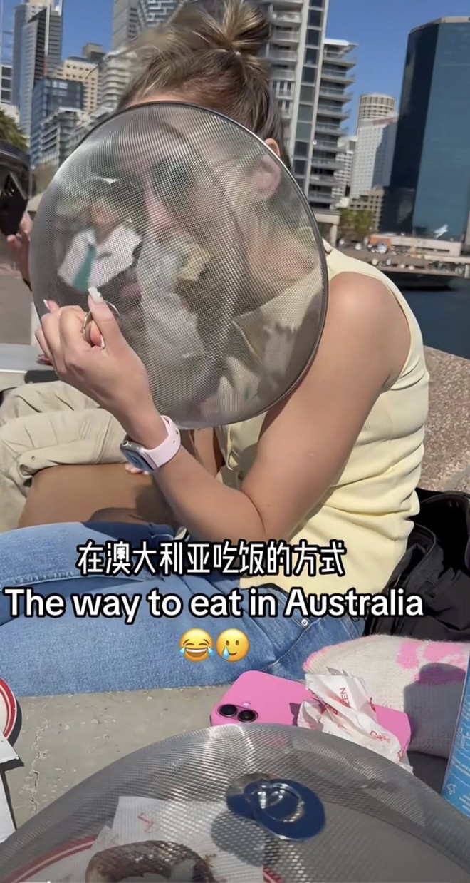 Khách Tây làm 1 việc "khó hiểu" trên đường phố Úc: Nguyên nhân đến từ thứ không ai ngờ tới- Ảnh 1. Khách Tây làm 1 việc "khó hiểu" trên đường phố Úc: Nguyên nhân đến từ thứ không ai ngờ tới- Ảnh 1.