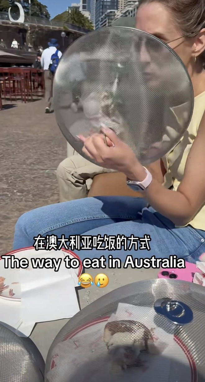 Khách Tây làm 1 việc "khó hiểu" trên đường phố Úc: Nguyên nhân đến từ thứ không ai ngờ tới- Ảnh 2. Khách Tây làm 1 việc "khó hiểu" trên đường phố Úc: Nguyên nhân đến từ thứ không ai ngờ tới- Ảnh 2.