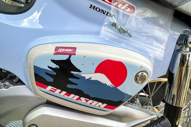Cận cảnh Honda Super Cub phi&ecirc;n bản giới hạn 500 chiếc vừa tr&igrave;nh l&agrave;ng- Ảnh 3.