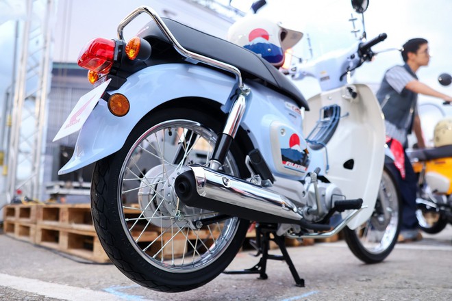 Cận cảnh Honda Super Cub phi&ecirc;n bản giới hạn 500 chiếc vừa tr&igrave;nh l&agrave;ng- Ảnh 4.