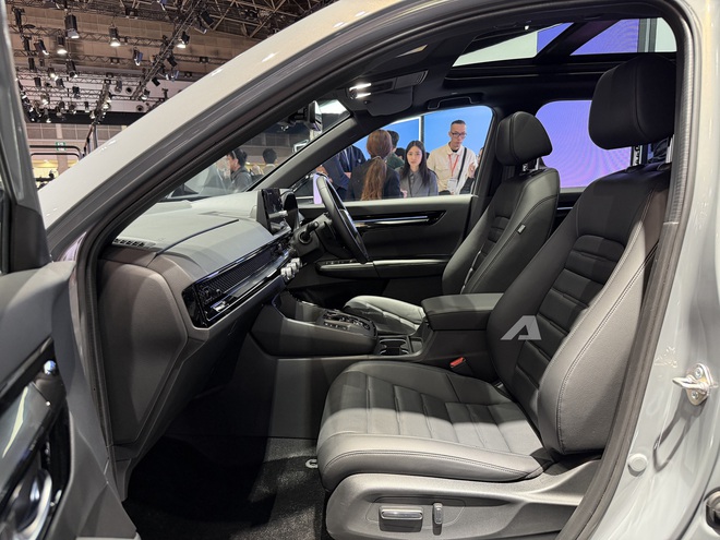 Sang tận Nhật Bản để xem Honda CR-V e:HEV RS Black Edition: Dự kiến ra mắt Việt Nam năm sau, t&acirc;n trang diện mạo, sang số dạng ph&iacute;m bấm, c&oacute; dẫn động 4 b&aacute;nh- Ảnh 6.