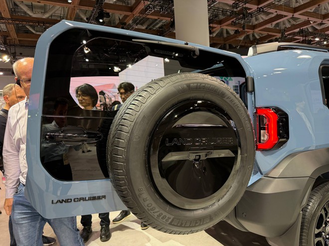 Cận cảnh Toyota Land Cruiser FJ tại Nhật Bản: Nhiều người chê 'ruột Fortuner' nhưng thực tế chứng minh điều ngược lại- Ảnh 9.