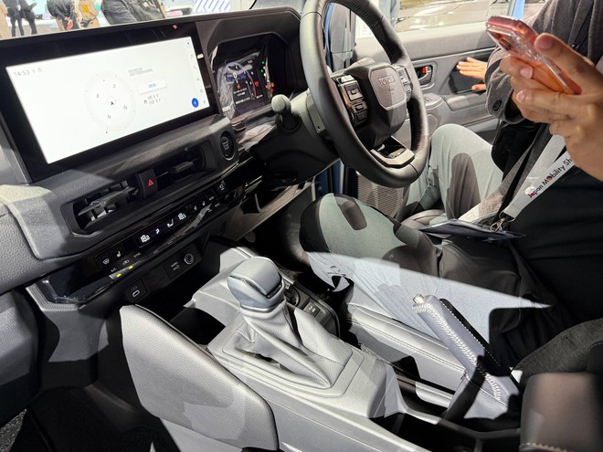 Cận cảnh Toyota Land Cruiser FJ tại Nhật Bản: Nhiều người chê 'ruột Fortuner' nhưng thực tế chứng minh điều ngược lại- Ảnh 11.