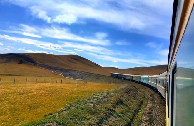 Chuyến tàu chỉ chạy 2 chuyến/tuần, đi mất gần 2 ngày: Nhiều người trầm trồ, nhận xét "Chắc chắn sẽ thử!"- Ảnh 4. Chuyến tàu chỉ chạy 2 chuyến/tuần, đi mất gần 2 ngày: Nhiều người trầm trồ, nhận xét "Chắc chắn sẽ thử!"- Ảnh 4.