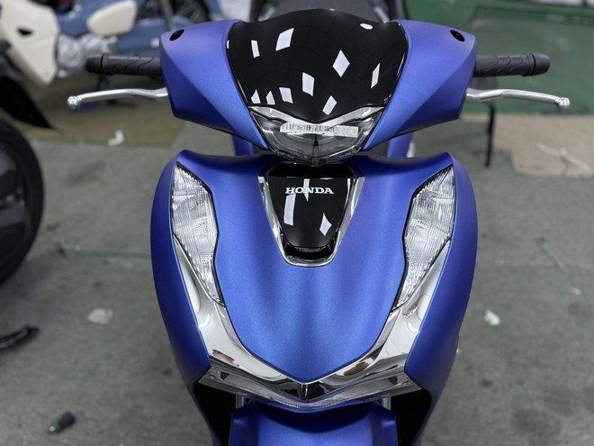 Xe tay ga Honda nhiều người mê vừa về màu mới cực đẹp, đi gần 45km hết 1 lít xăng, phanh ABS trước-sau- Ảnh 3. Xe tay ga Honda nhiều người mê vừa về màu mới cực đẹp, đi gần 45km hết 1 lít xăng, phanh ABS trước-sau- Ảnh 3.