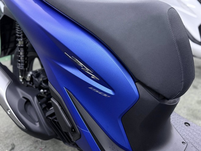 Xe tay ga Honda nhiều người mê vừa về màu mới cực đẹp, đi gần 45km hết 1 lít xăng, phanh ABS trước-sau- Ảnh 7. Xe tay ga Honda nhiều người mê vừa về màu mới cực đẹp, đi gần 45km hết 1 lít xăng, phanh ABS trước-sau- Ảnh 7.